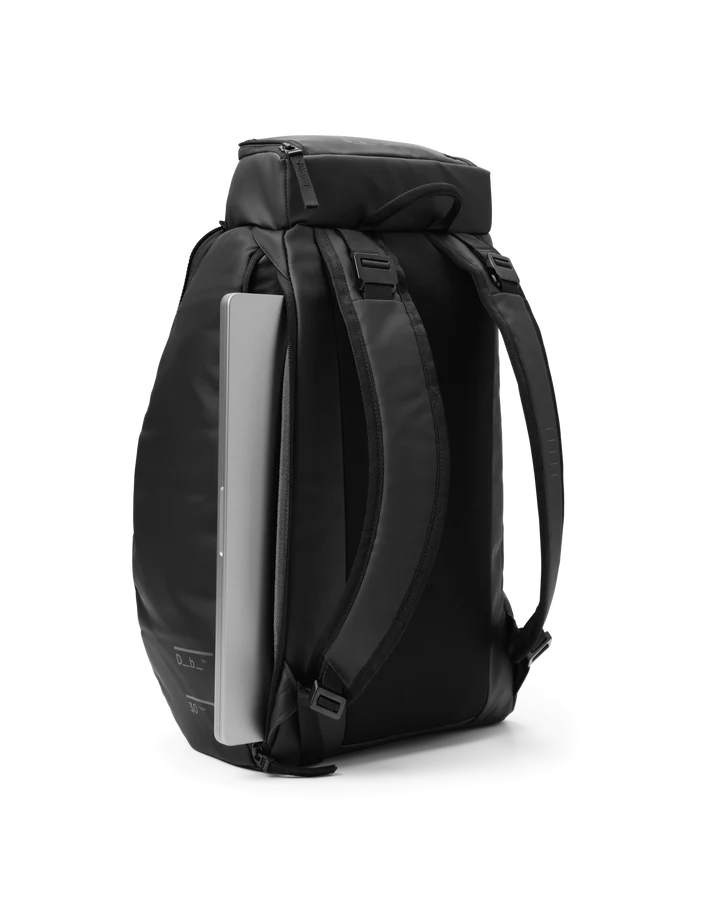 HUGGER BACKPACK 25L BLACK OUT