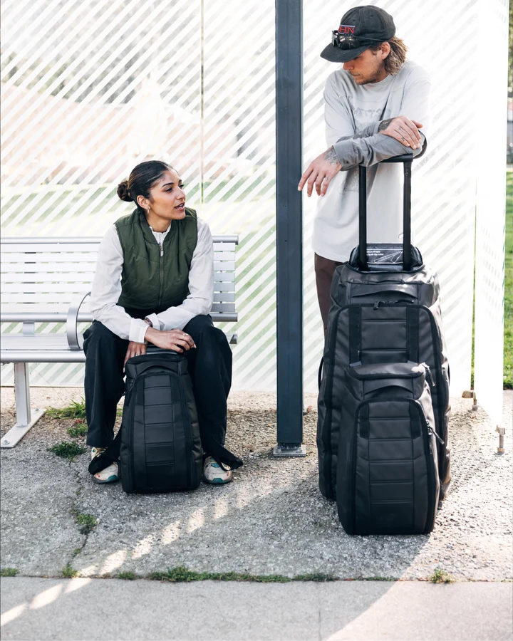 HUGGER BACKPACK 25L BLACK OUT