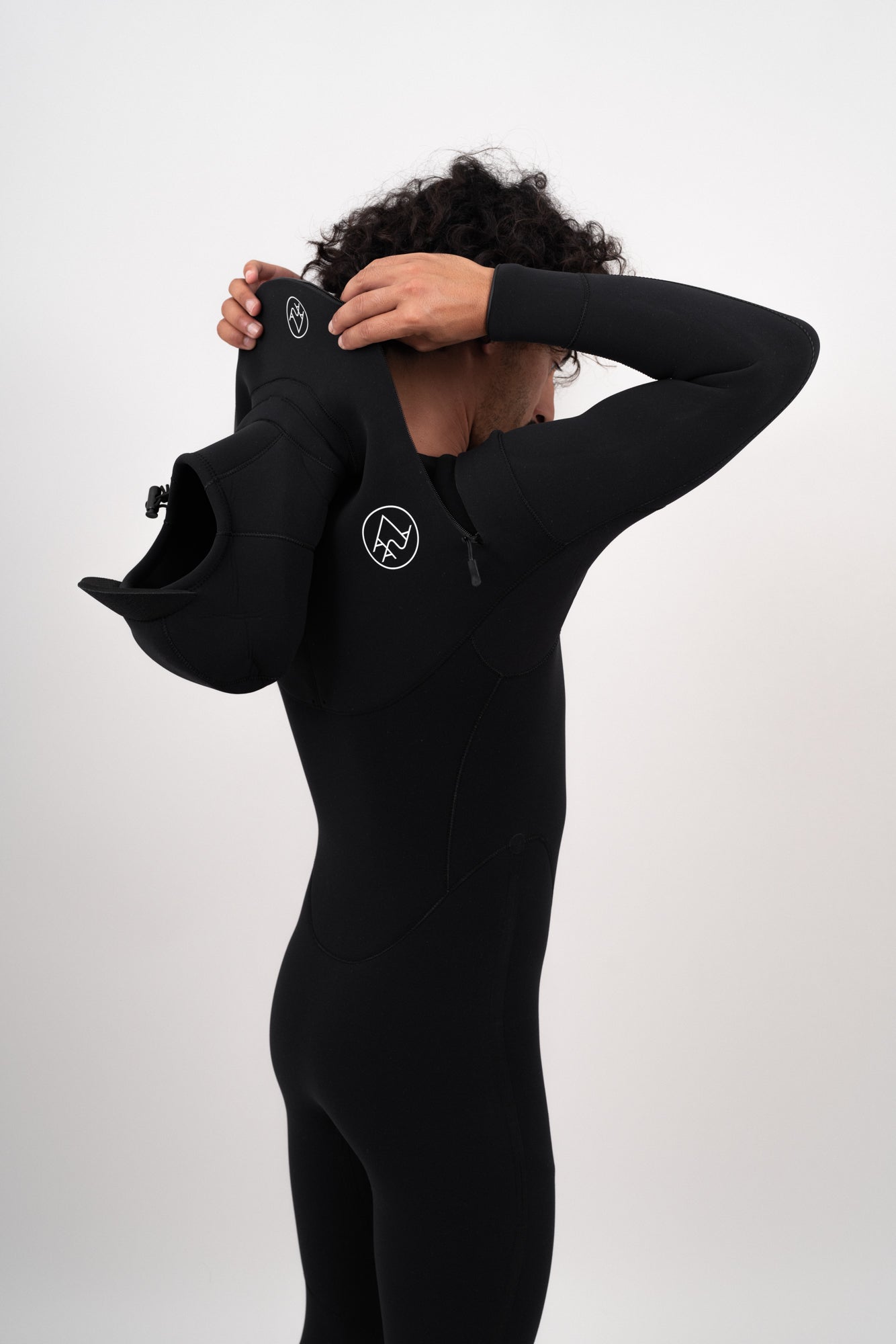 AAA x Axxe Wetsuit 5:4 hooded black FS
