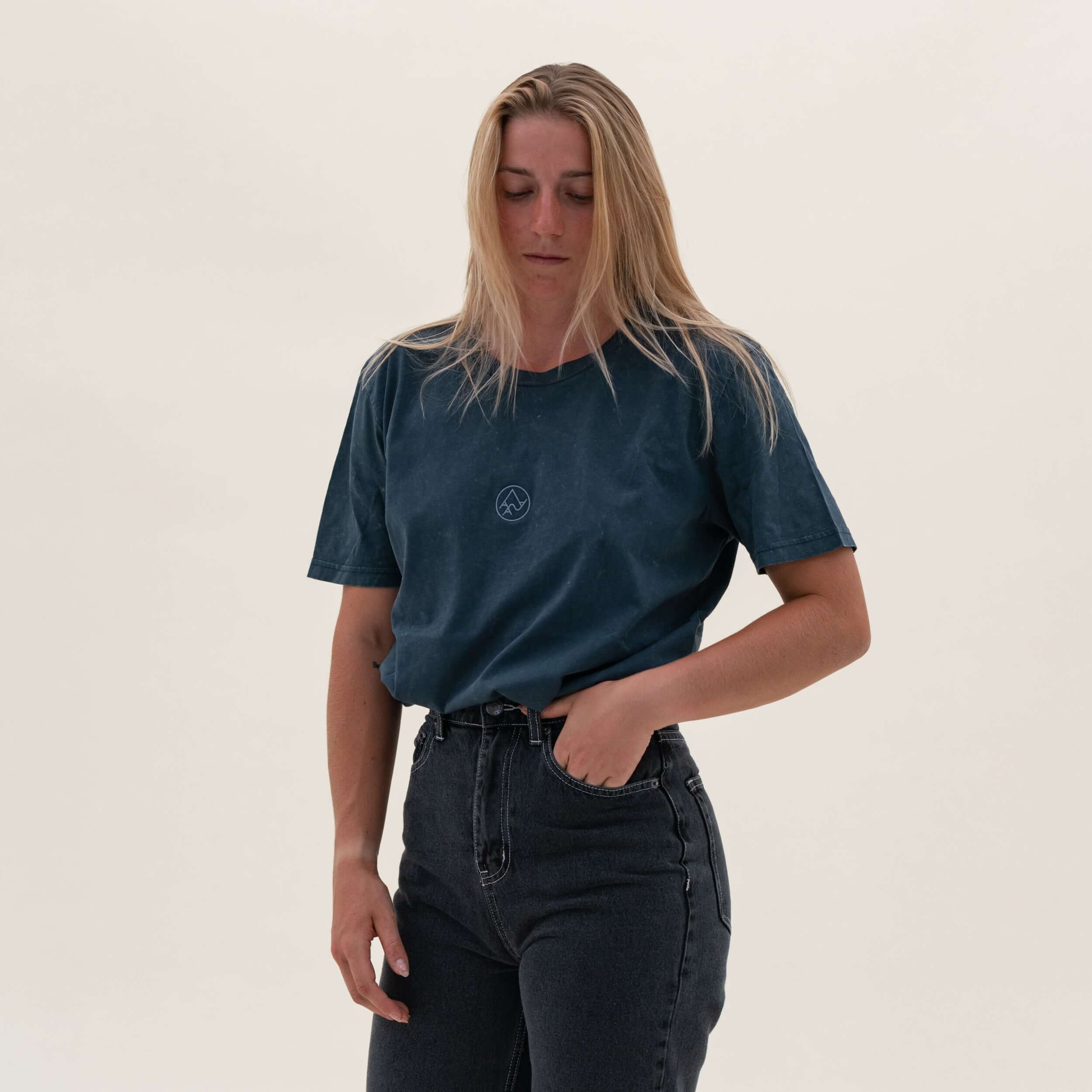 AAA ESSENTIAL TEE GREY