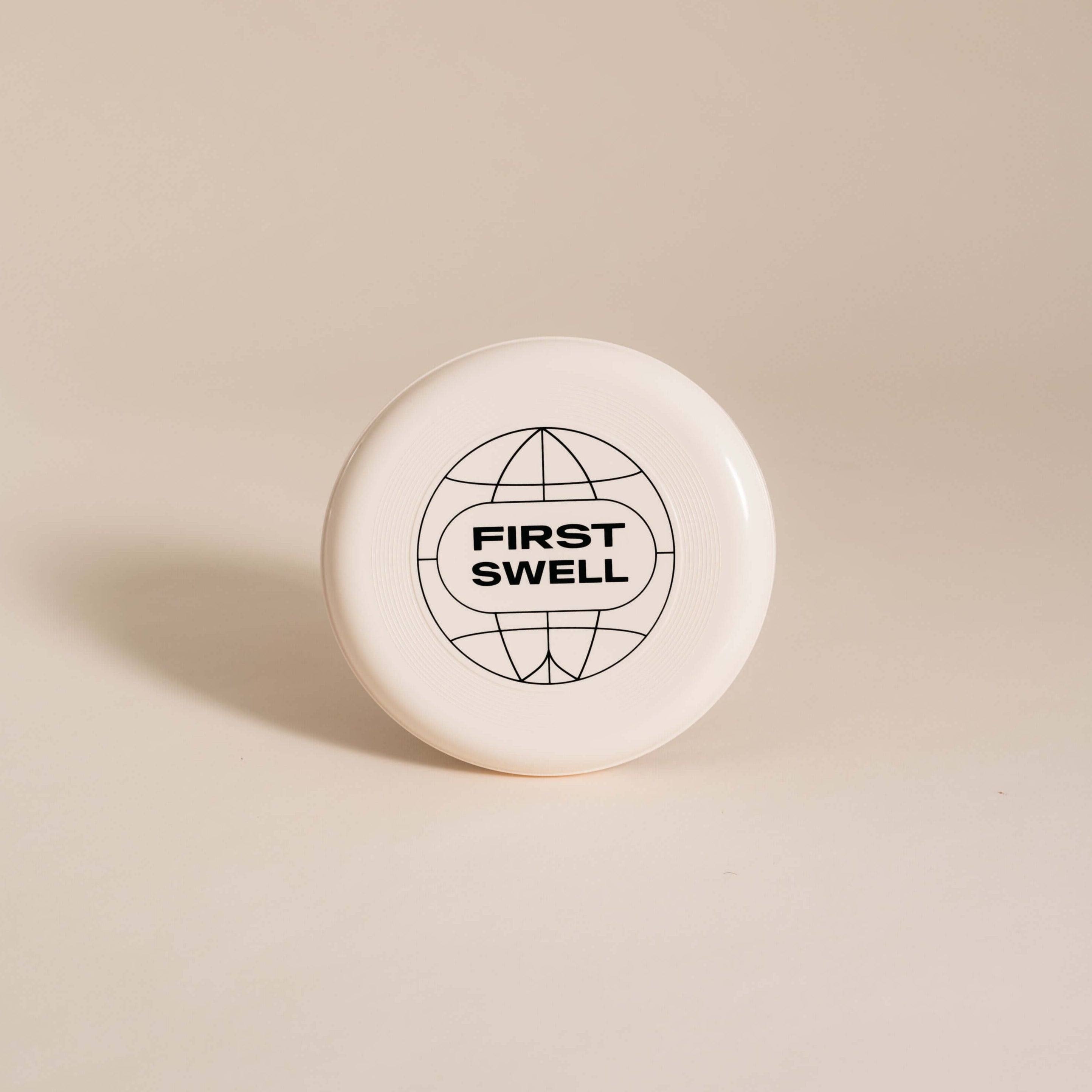 First Swell Bioplastic sugarcane frisbee. For long & hot summer days in the park or by the beach!