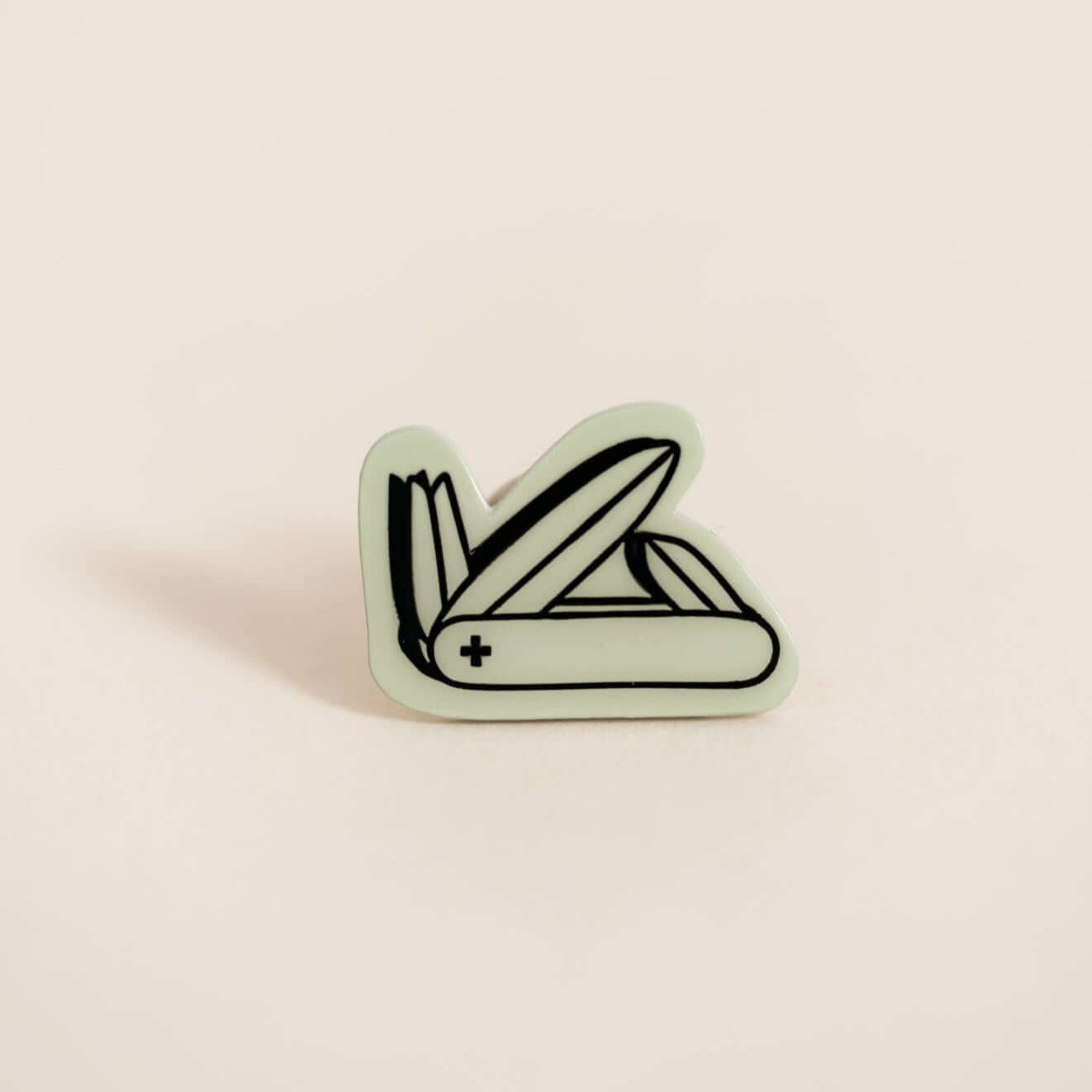 Stylish high-quality metal pin displaying surfboards. Embossed with high-gloss epoxy resin coating.
