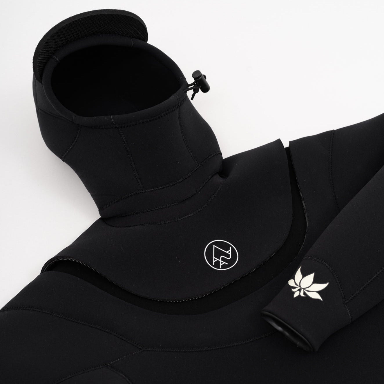 AAA x Axxe Wetsuit 5:4 hooded black FS