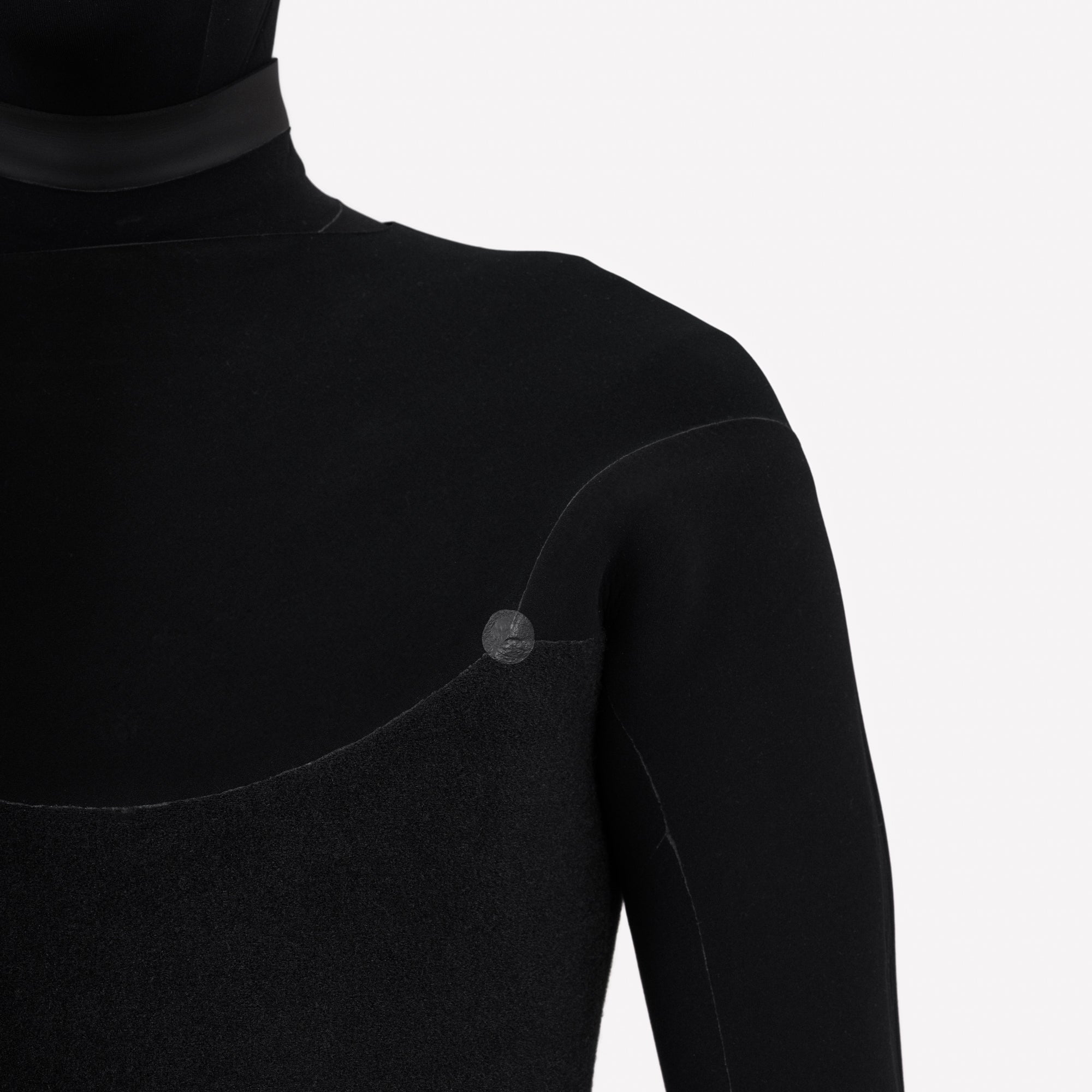 AAA x Axxe Wetsuit 5:4 hooded black FS