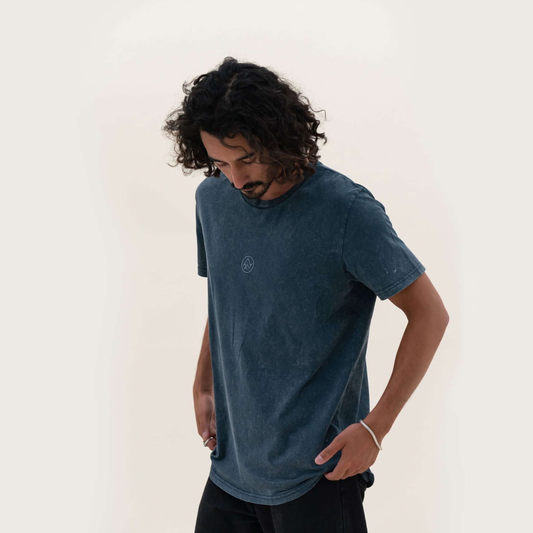 AAA ESSENTIAL TEE GREY