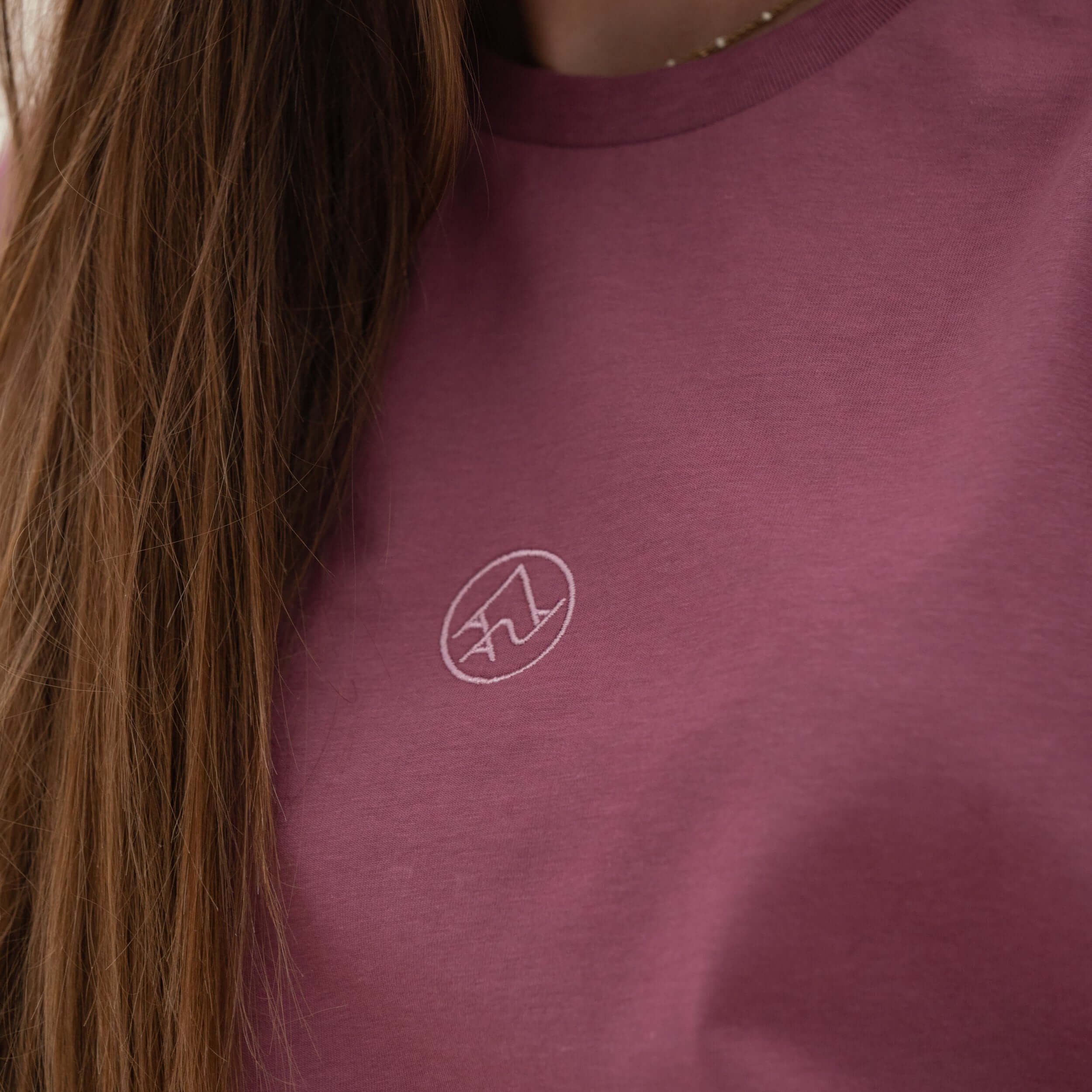 AAA ESSENTIAL TEE HIBISCUS