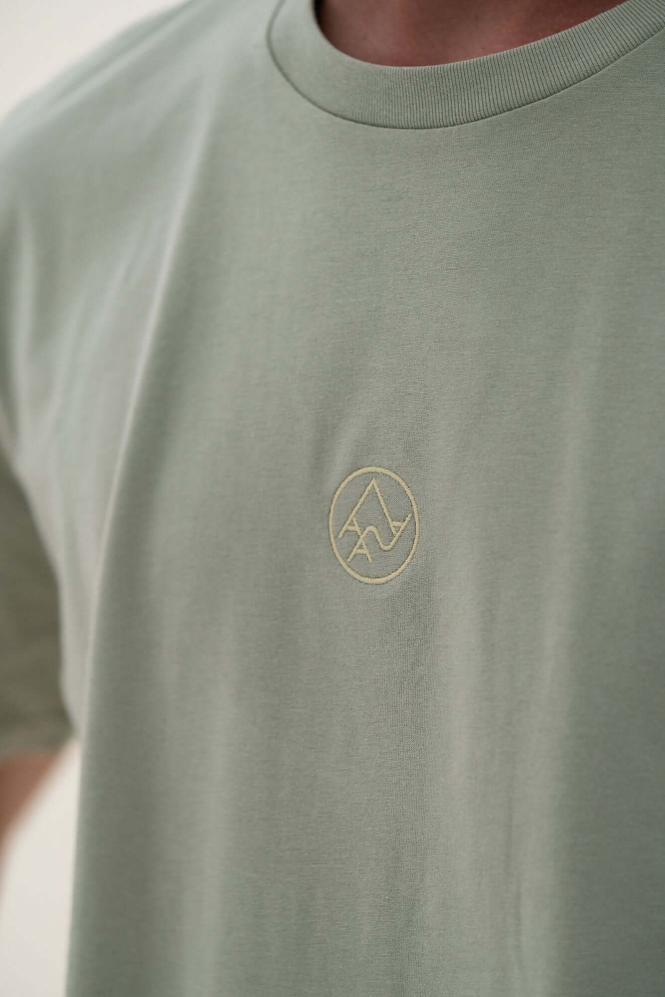 AAA ESSENTIAL TEE SAGE