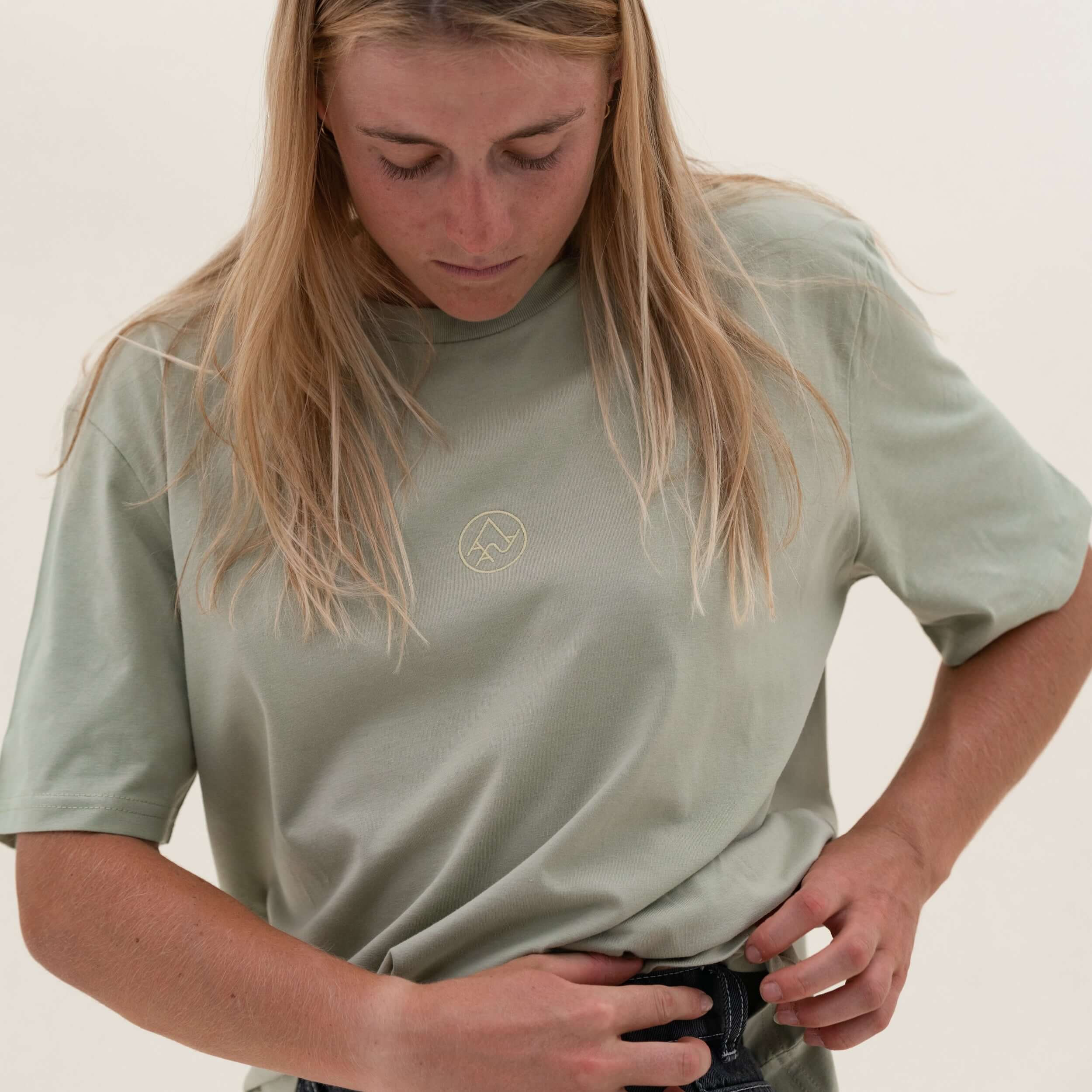 AAA ESSENTIAL TEE SAGE